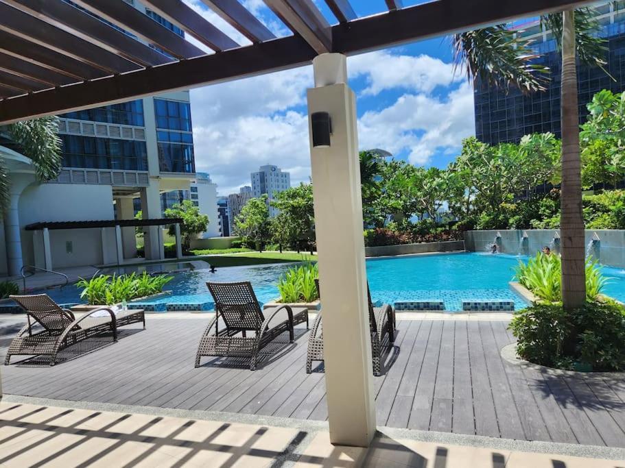 Luxestaysmnl Coastal Chic Netflx 380Mbps Pool Bgc Манила Экстерьер фото