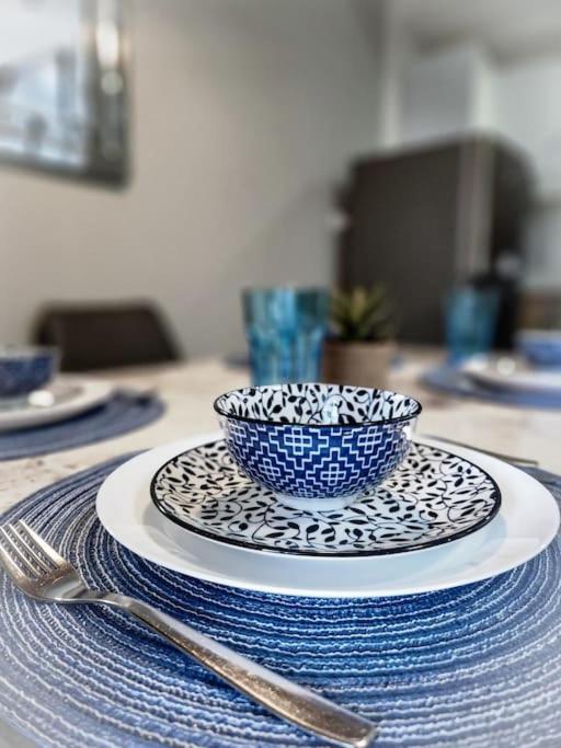 Luxestaysmnl Coastal Chic Netflx 380Mbps Pool Bgc Манила Экстерьер фото