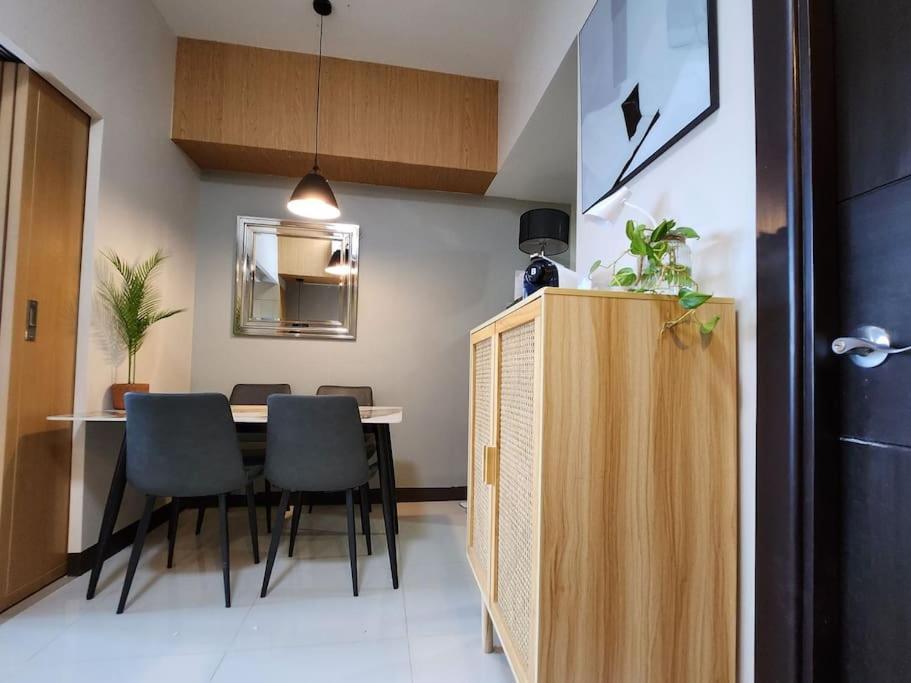 Luxestaysmnl Coastal Chic Netflx 380Mbps Pool Bgc Манила Экстерьер фото