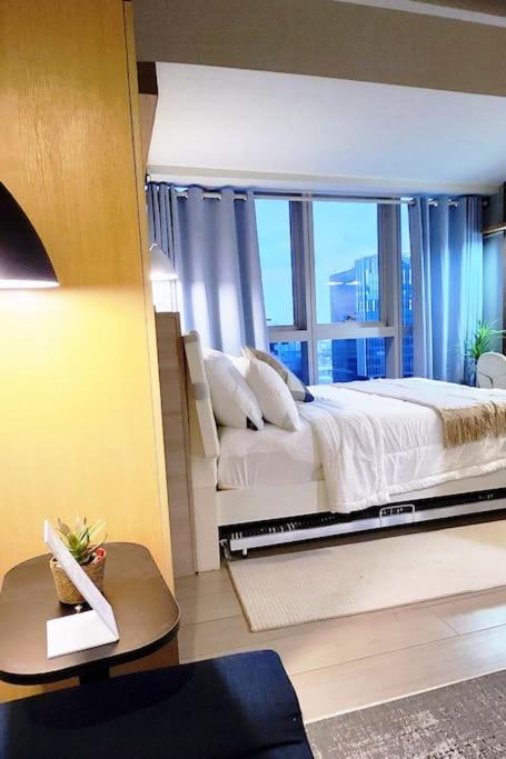 Luxestaysmnl Coastal Chic Netflx 380Mbps Pool Bgc Манила Экстерьер фото