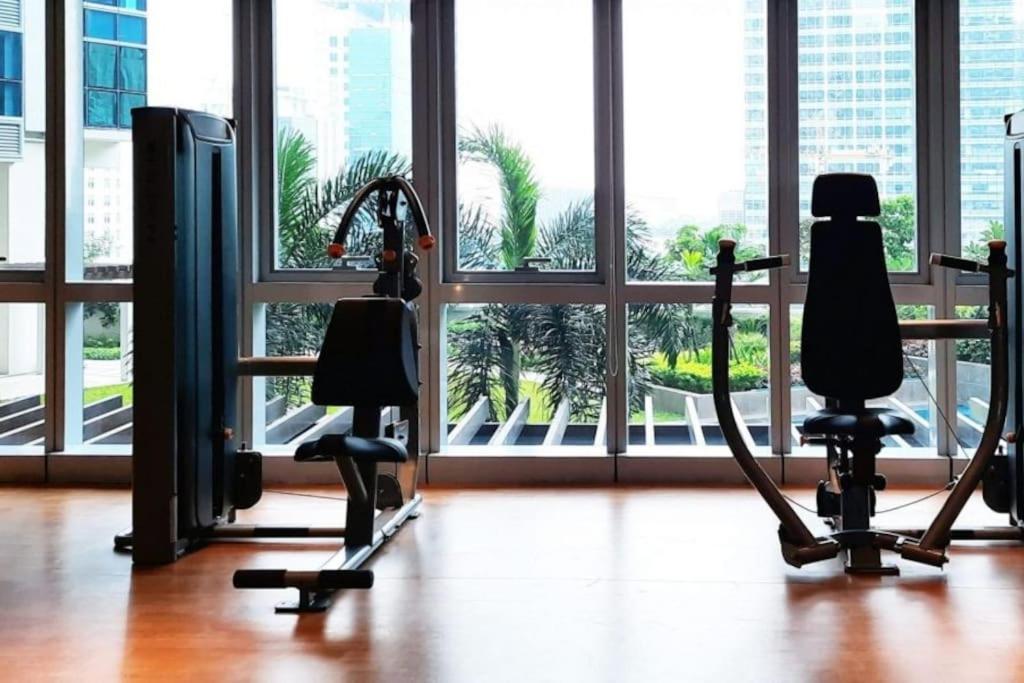 Luxestaysmnl Coastal Chic Netflx 380Mbps Pool Bgc Манила Экстерьер фото